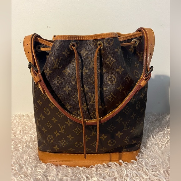 Louis Vuitton Handbags - Louis Vuitton Noe Monogram Bucket shoulder bag